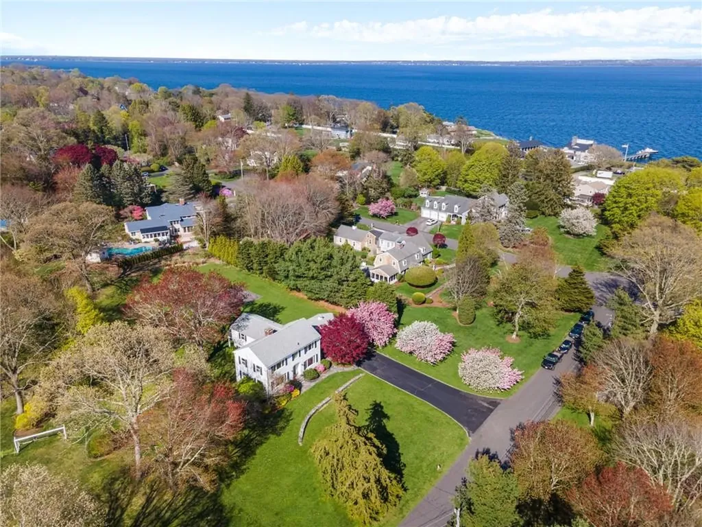63 Briarcliff Avenue Warwick RI 02889