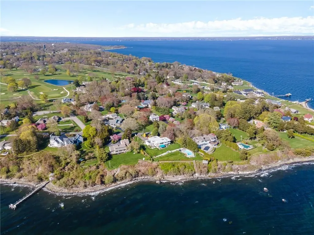 63 Briarcliff Avenue Warwick RI 02889
