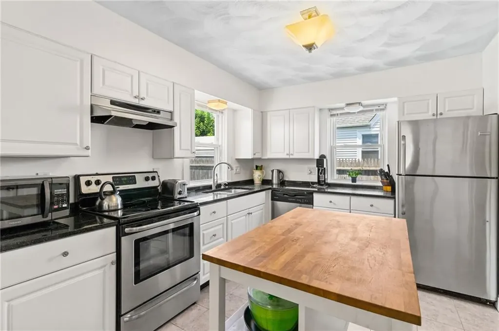 391 Norwood Avenue Warwick RI 02888