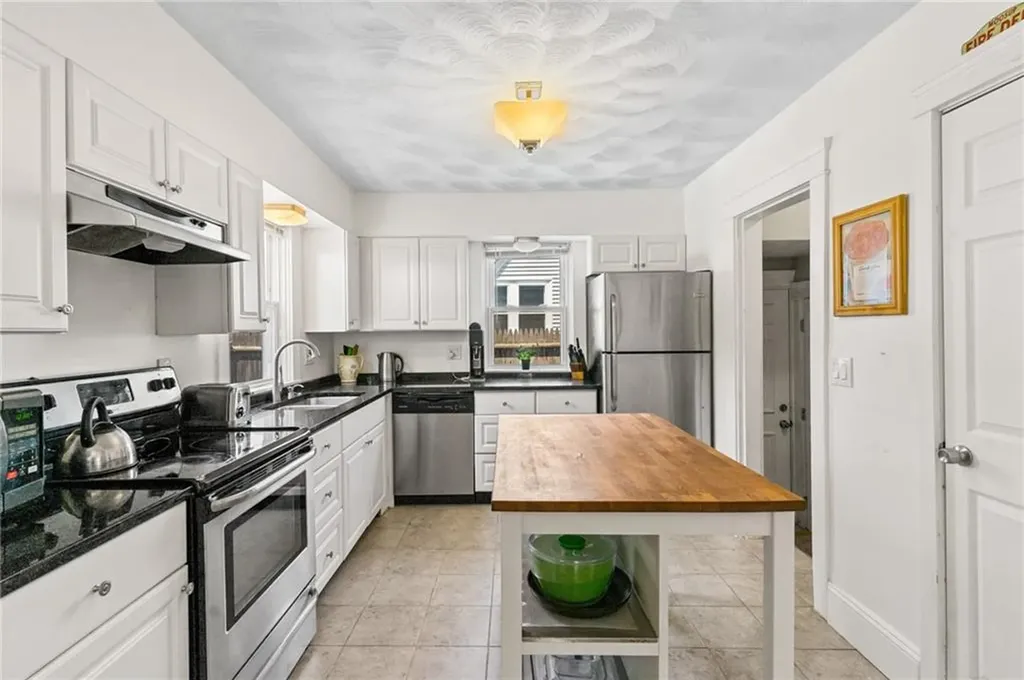 391 Norwood Avenue Warwick RI 02888