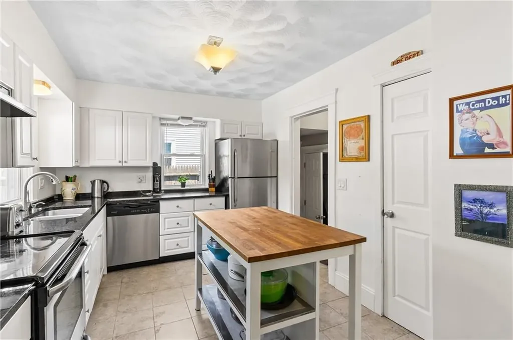 391 Norwood Avenue Warwick RI 02888