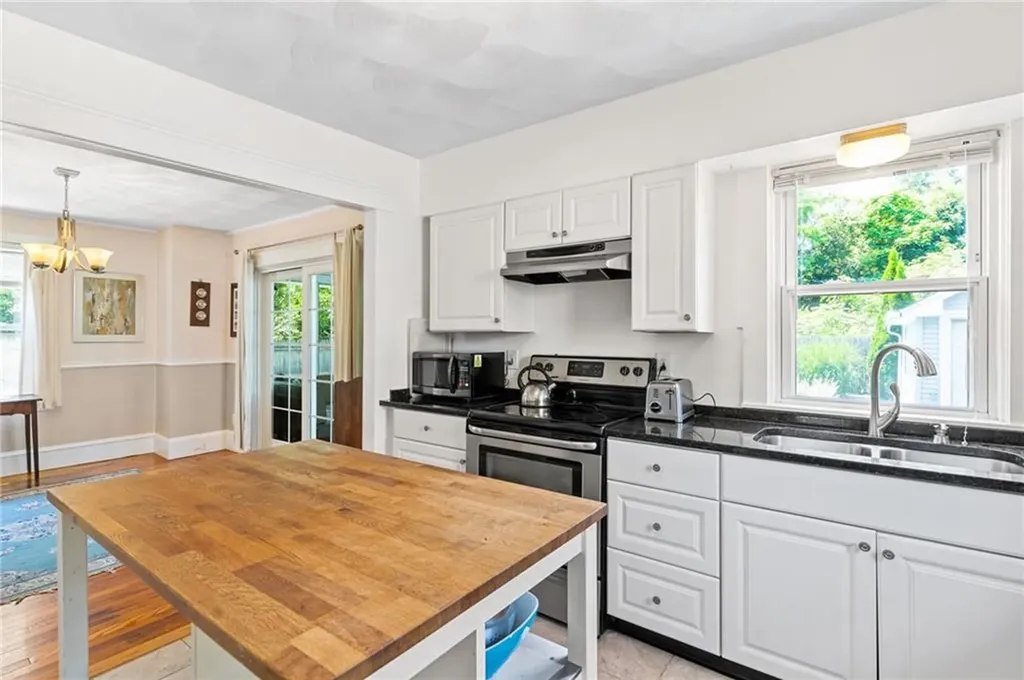 391 Norwood Avenue Warwick RI 02888