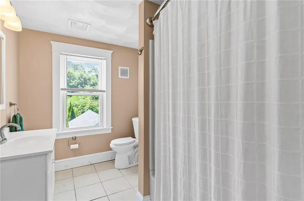 391 Norwood Avenue Warwick RI 02888