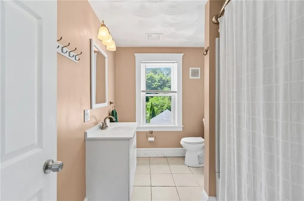 391 Norwood Avenue Warwick RI 02888