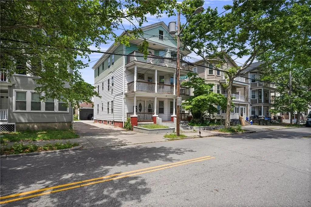146 Oakland Avenue Providence RI 02908