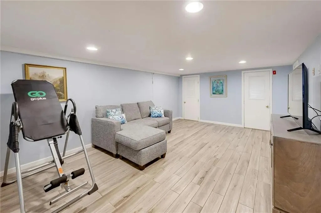 152 Sagamore Road Cranston RI 02920