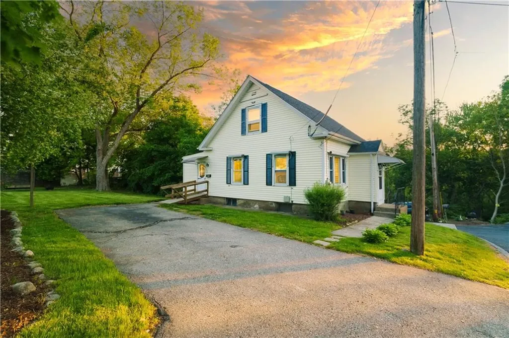 18 Chamberlain Street Smithfield RI 02917