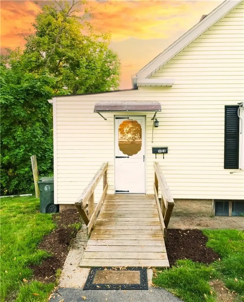 18 Chamberlain Street Smithfield RI 02917