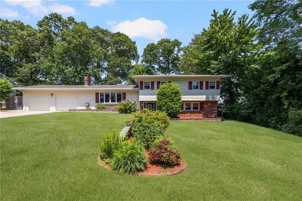 15 Laurel Lane Cumberland RI 02864