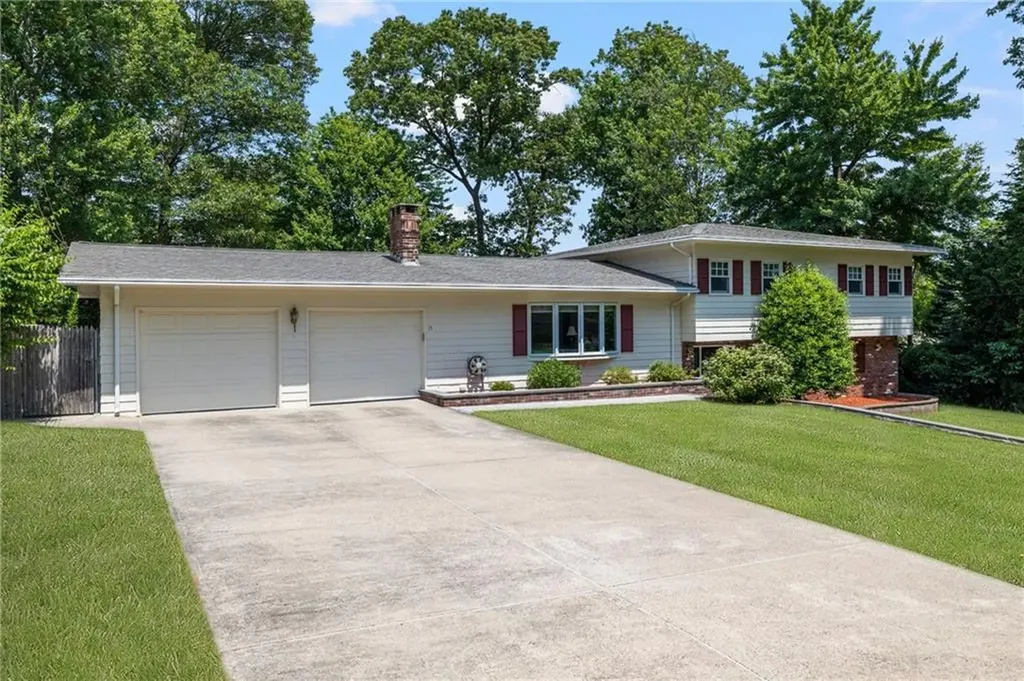 15 Laurel Lane Cumberland RI 02864