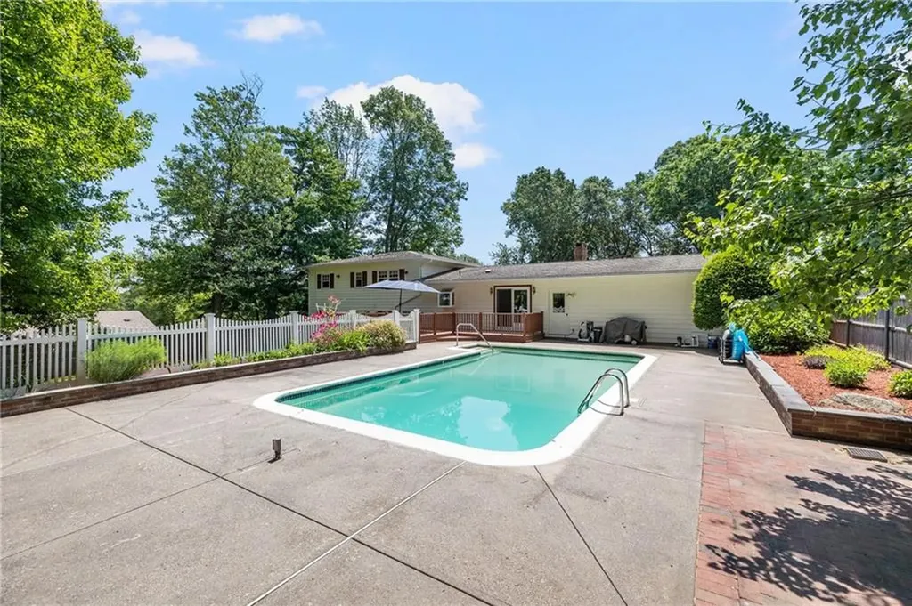 15 Laurel Lane Cumberland RI 02864