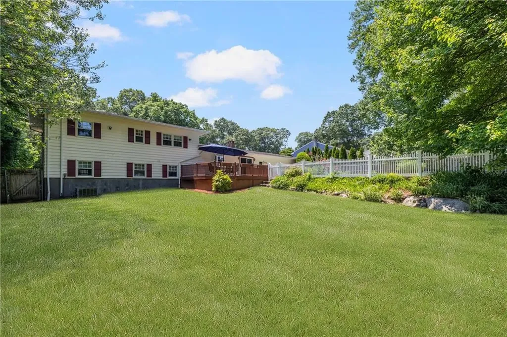 15 Laurel Lane Cumberland RI 02864