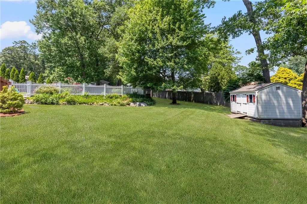 15 Laurel Lane Cumberland RI 02864