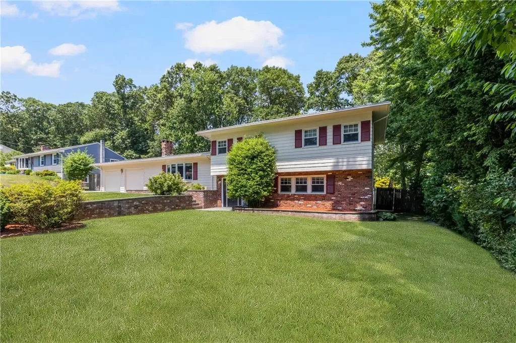 15 Laurel Lane Cumberland RI 02864