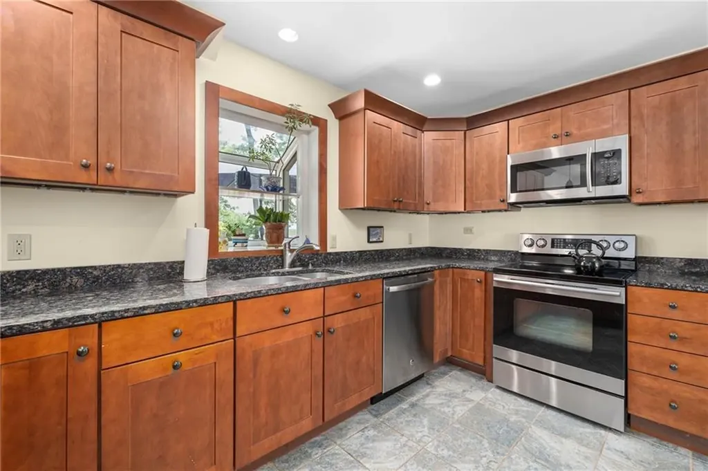 15 Laurel Lane Cumberland RI 02864