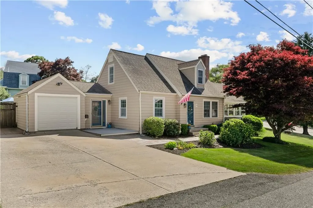9 Pocasset Avenue Tiverton RI 02878