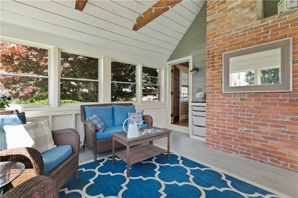 9 Pocasset Avenue Tiverton RI 02878