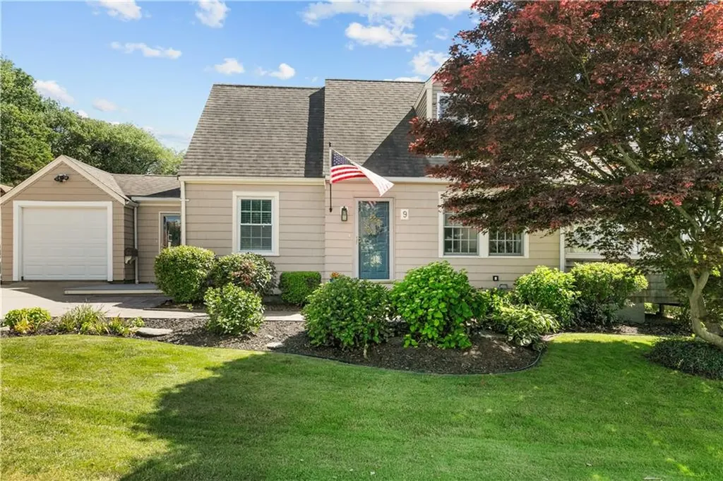 9 Pocasset Avenue Tiverton RI 02878