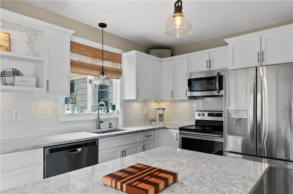 9 Pocasset Avenue Tiverton RI 02878