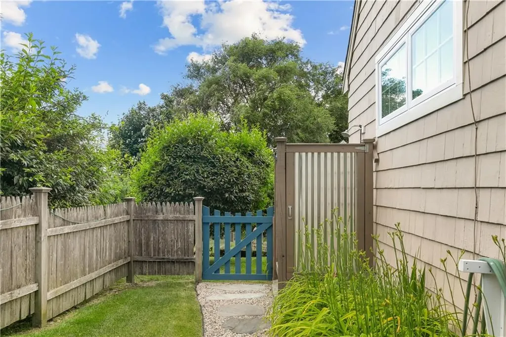 9 Pocasset Avenue Tiverton RI 02878