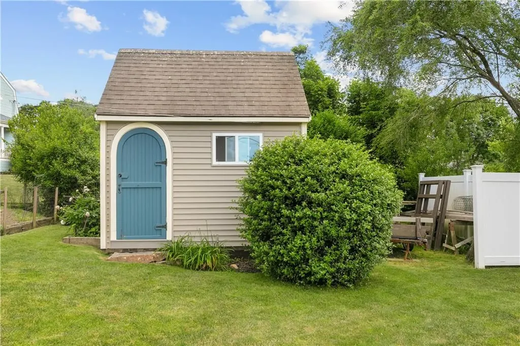 9 Pocasset Avenue Tiverton RI 02878