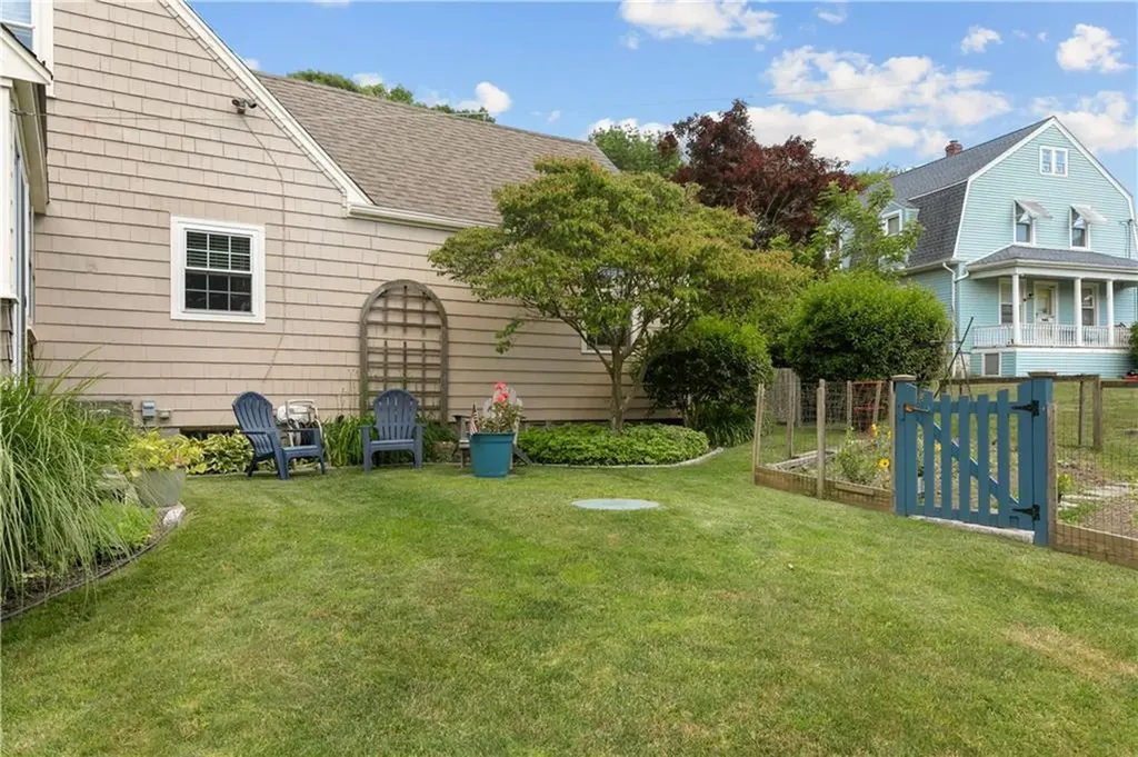 9 Pocasset Avenue Tiverton RI 02878