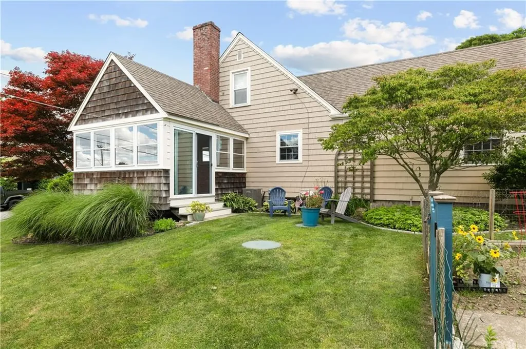 9 Pocasset Avenue Tiverton RI 02878