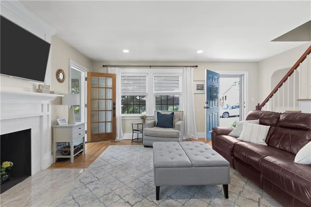 9 Pocasset Avenue Tiverton RI 02878