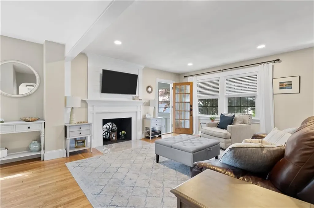 9 Pocasset Avenue Tiverton RI 02878