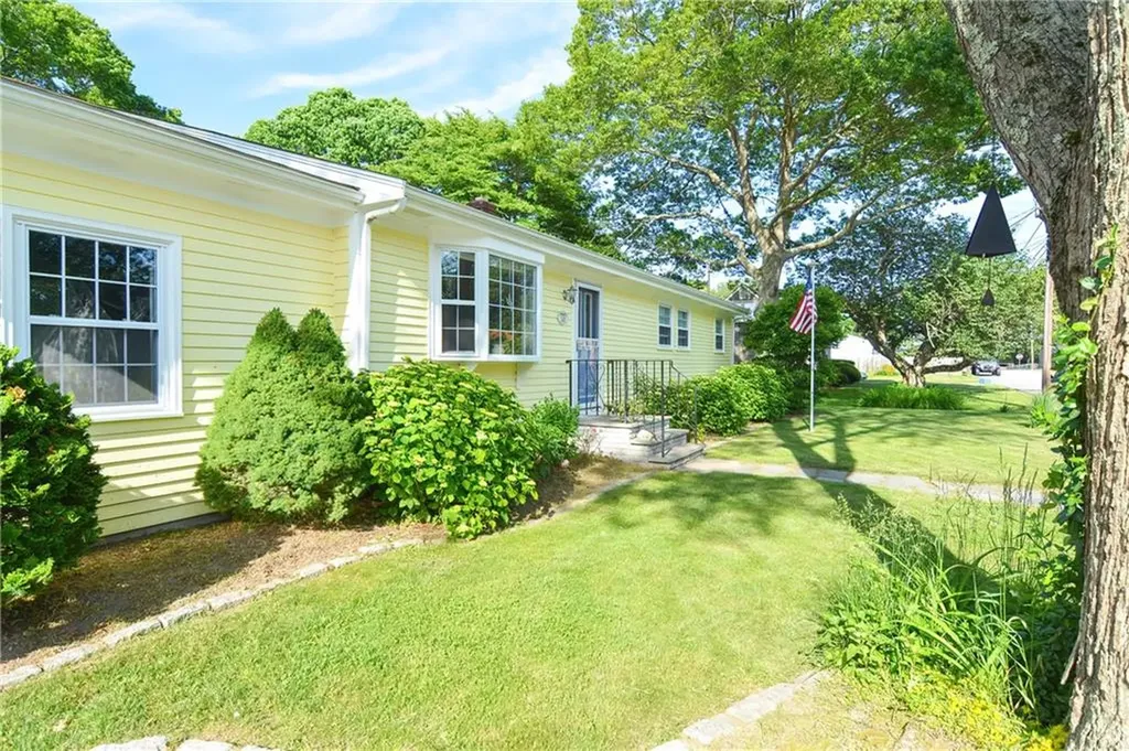 130 Bramble Way Tiverton RI 02878