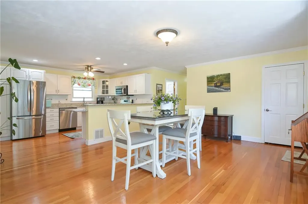 130 Bramble Way Tiverton RI 02878