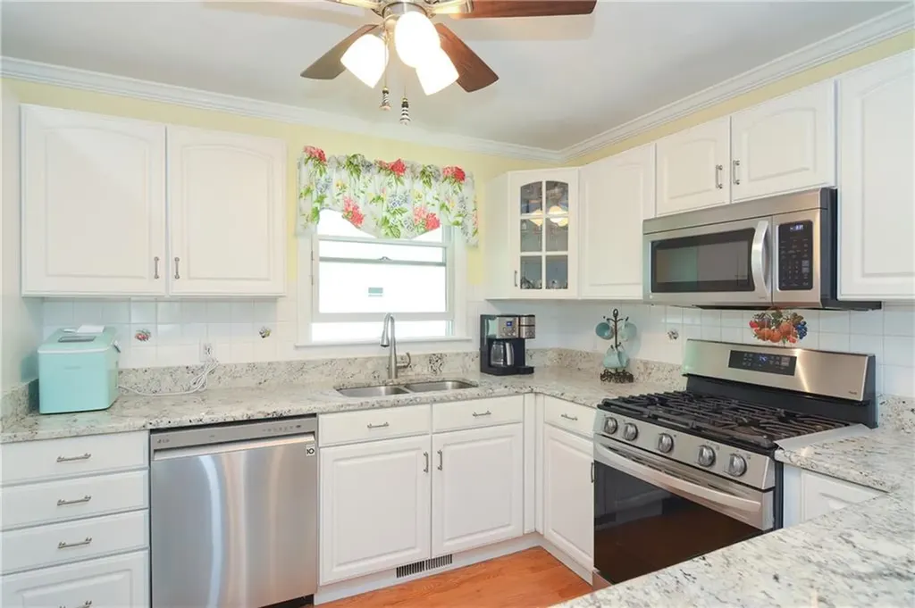 130 Bramble Way Tiverton RI 02878