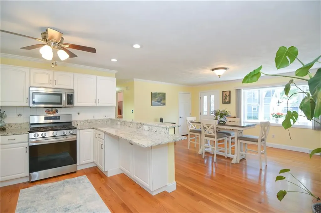 130 Bramble Way Tiverton RI 02878