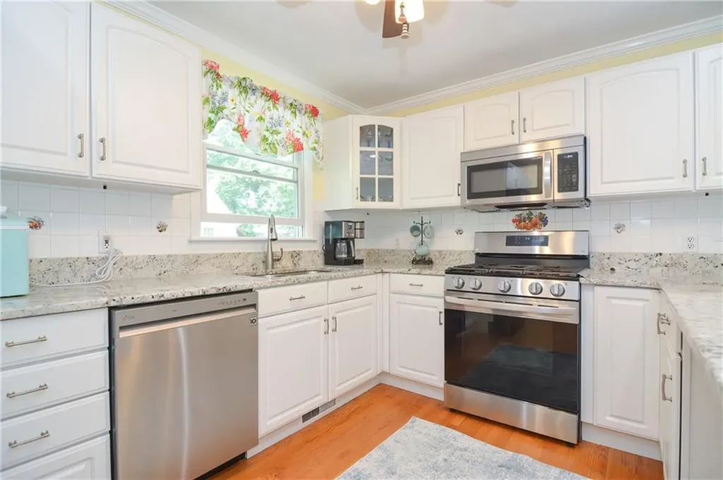 130 Bramble Way Tiverton RI 02878