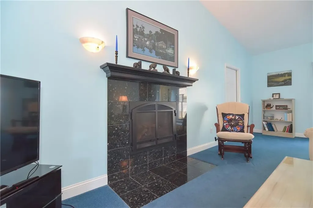 130 Bramble Way Tiverton RI 02878