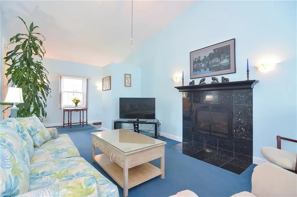 130 Bramble Way Tiverton RI 02878