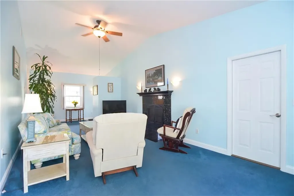 130 Bramble Way Tiverton RI 02878