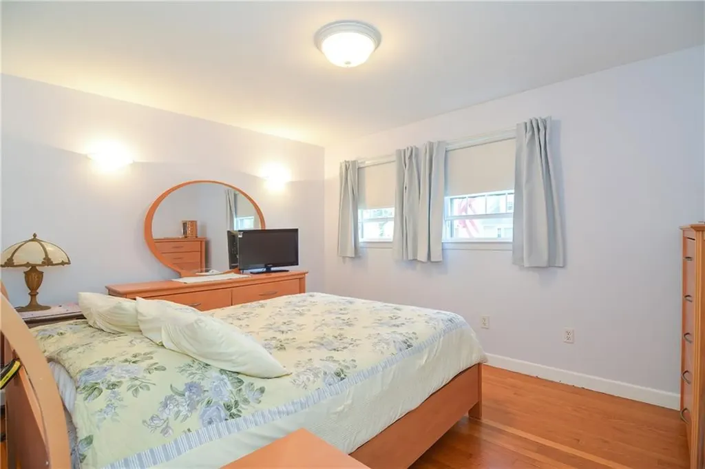 130 Bramble Way Tiverton RI 02878