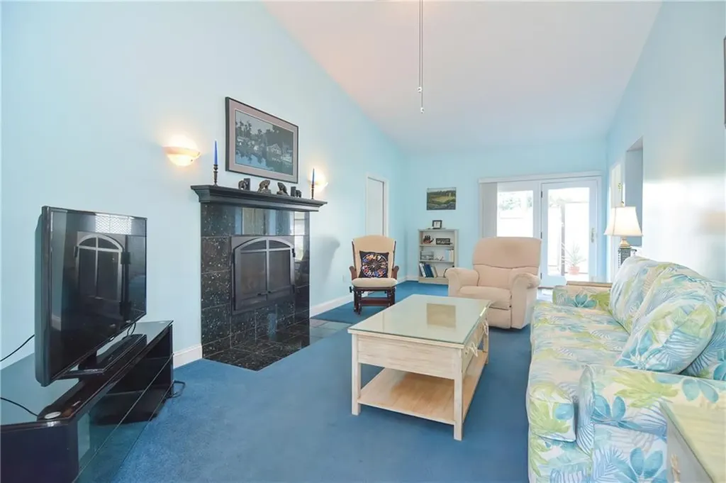 130 Bramble Way Tiverton RI 02878