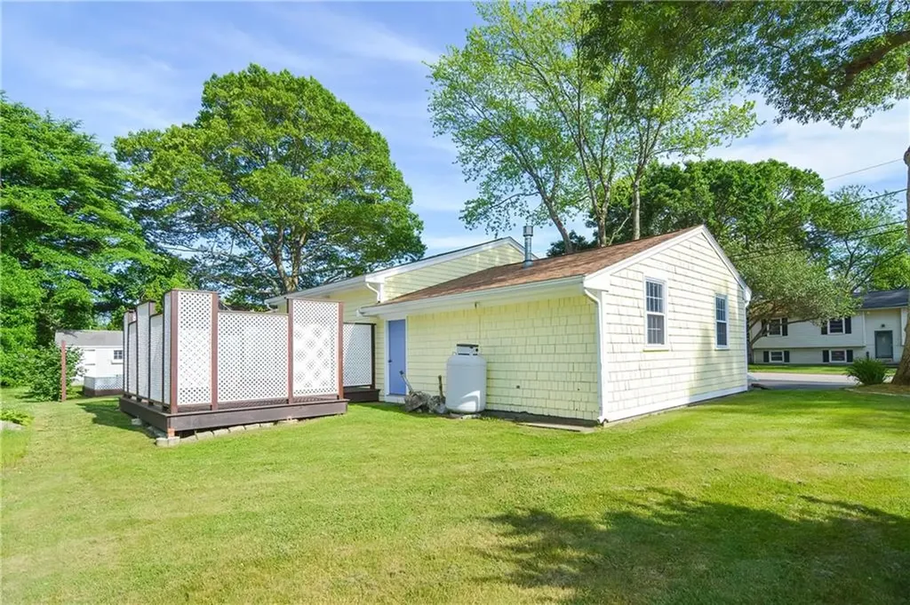 130 Bramble Way Tiverton RI 02878
