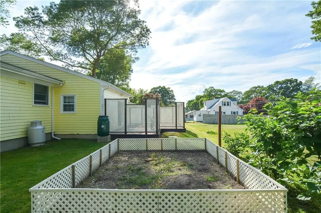 130 Bramble Way Tiverton RI 02878