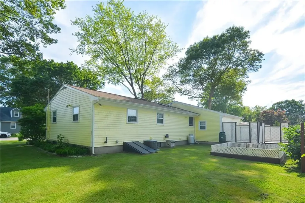 130 Bramble Way Tiverton RI 02878