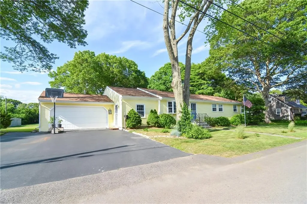 130 Bramble Way Tiverton RI 02878