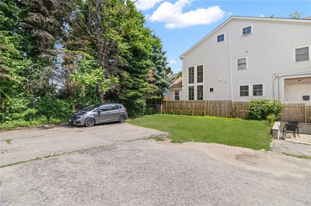 114 Penn Street Providence RI 02909