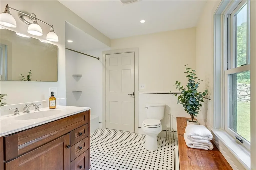 651 Natick Avenue Cranston RI 02921