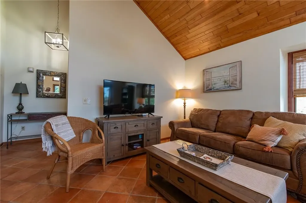 49 White Swan Drive Narragansett RI 02882
