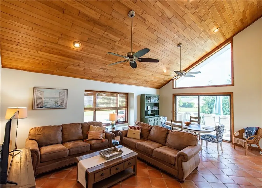 49 White Swan Drive Narragansett RI 02882