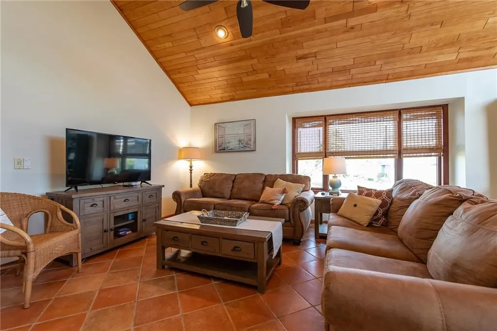 49 White Swan Drive Narragansett RI 02882