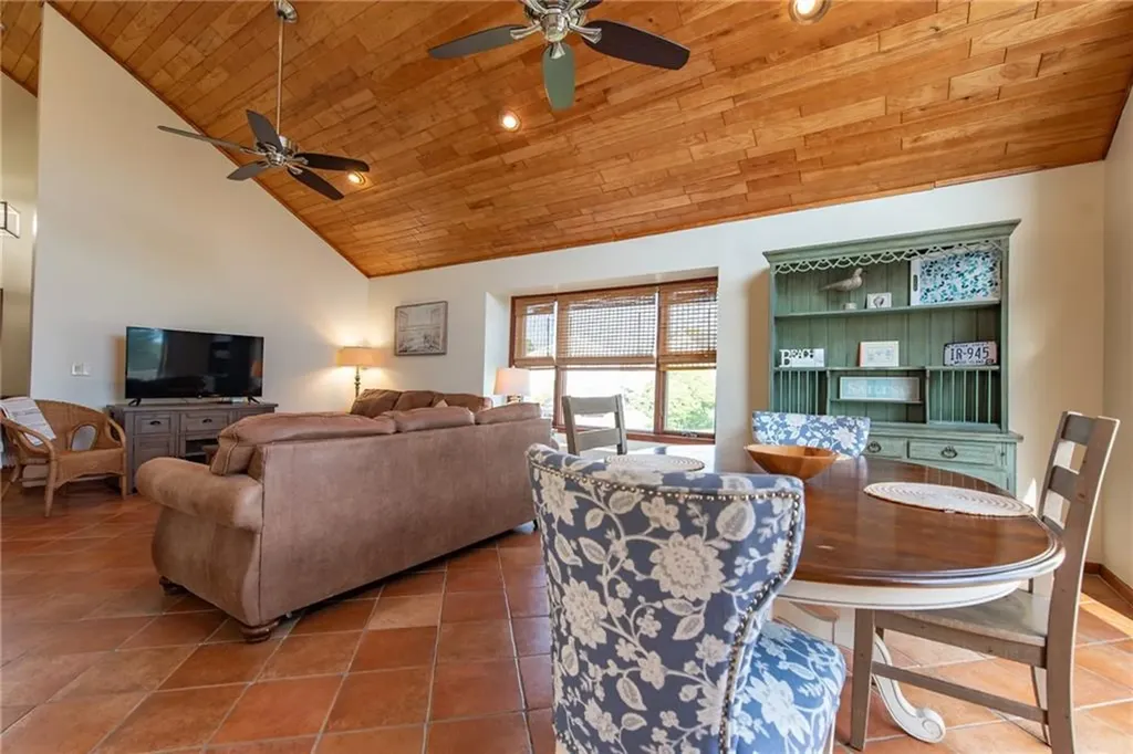 49 White Swan Drive Narragansett RI 02882