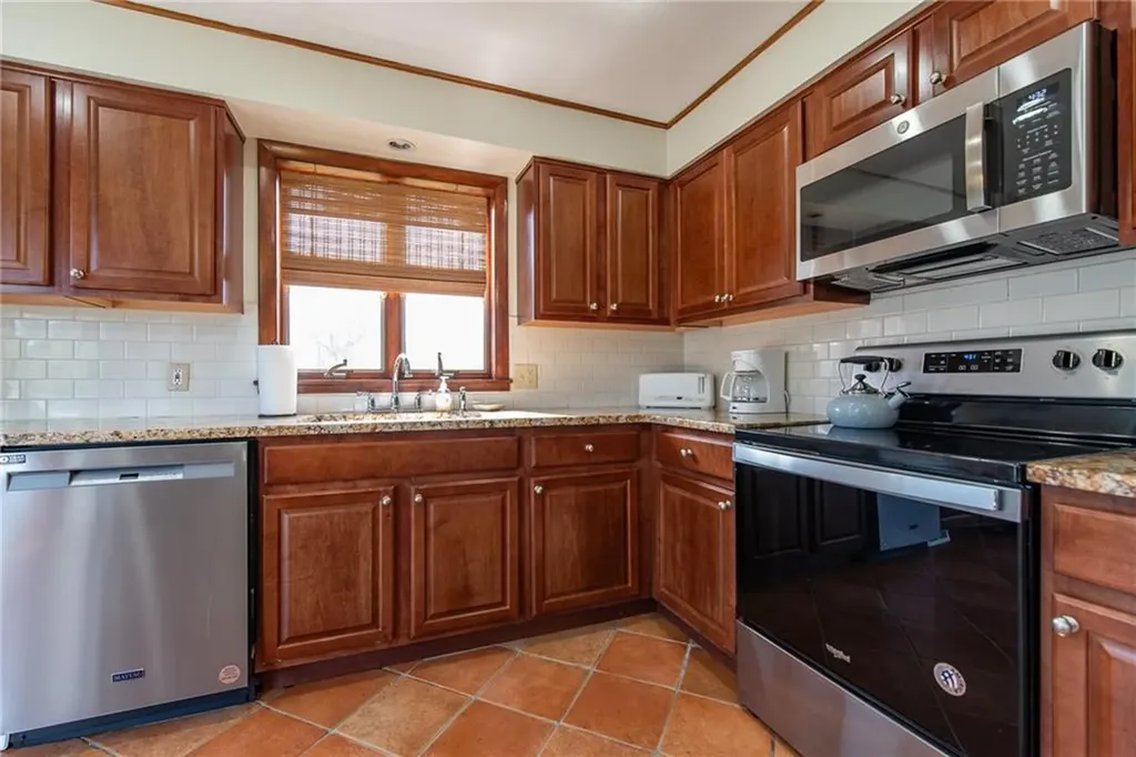 49 White Swan Drive Narragansett RI 02882